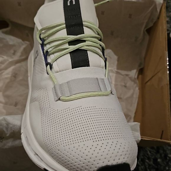 On running Cloudnova
9.5 Men's 
White mineral
Box as is - Picture 7 of 10